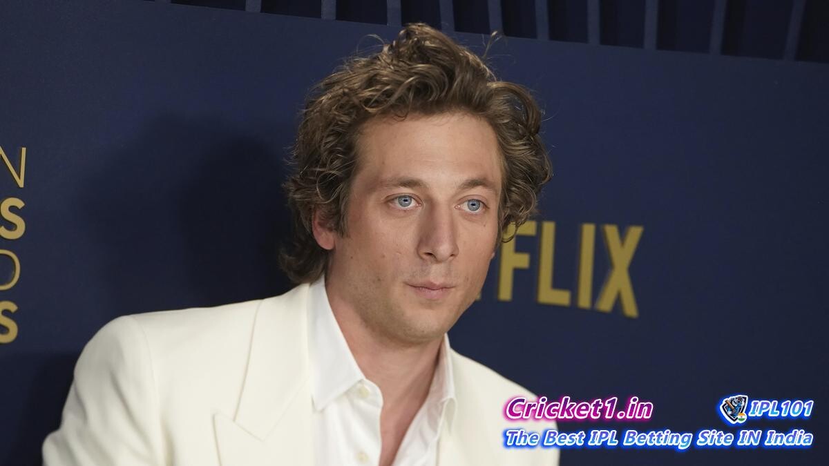 “The Boss” Reimagined: Jeremy Allen White Tapped To Portray Bruce ...